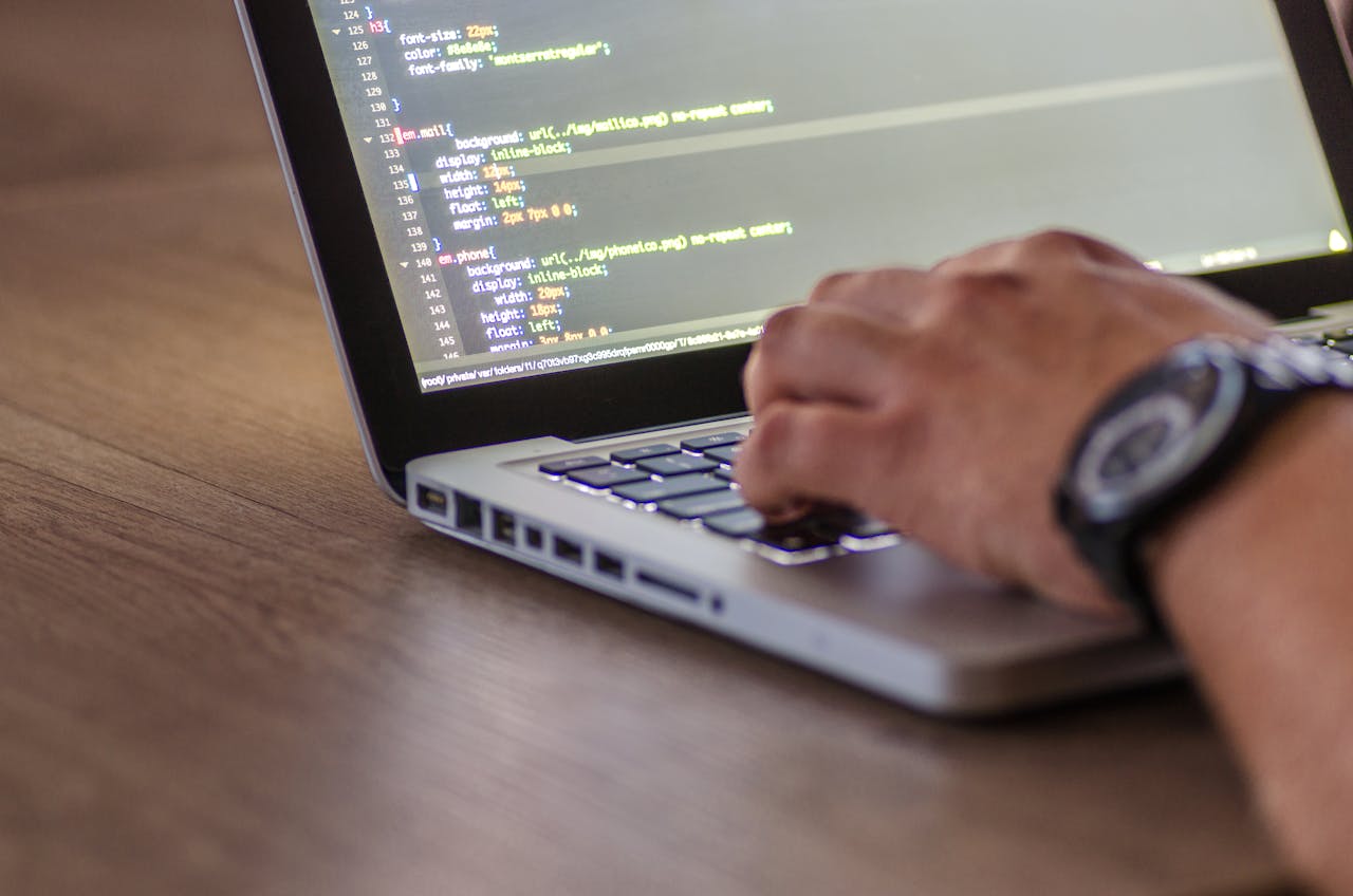 CMS ou développement sur mesure : comment faire le bon choix pour votre site web ? CMS ou développement sur mesure : comment faire le bon choix pour votre site web ?